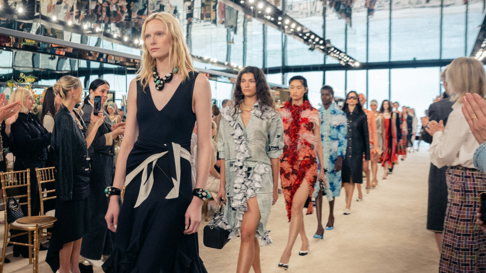 10 трендів з показу Chanel Cruise, які стануть основою всіх наймодніших образів у теплому сезоні — 2026 