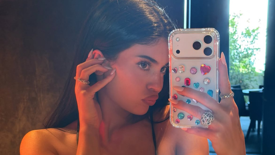 Від манікюру до десертів: чому стрази заполонили Instagram інфлюенсерок