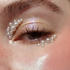 Pearl makeup — витончений TikTok-тренд цього літа 