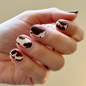 Cow print nails — милий і оригінальний нейлдизайн, який варто спробувати