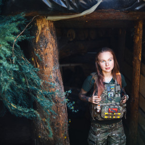 «Місія — життя»: EVA та ГО «Землячки» оголосили збір на захисне екіпірування для бойових медикинь