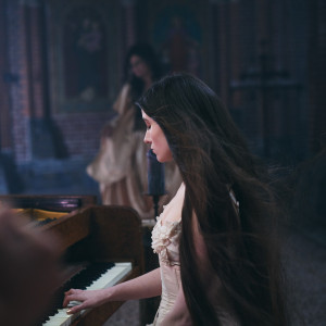 Відео дня: Jerry Heil та гурт Within Temptation презентували кліп на спільну пісню Sing Like A Siren