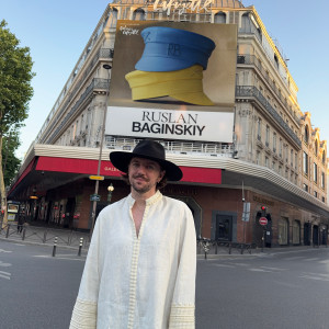Історична колаборація: Ruslan Baginskiy прикрасив фасад та 12 вітрин Galeries Lafayette у Парижі
