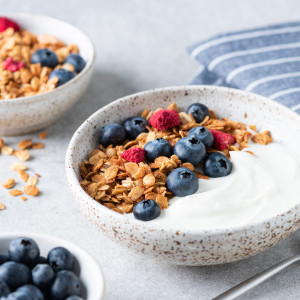 Yogurt Bowls — тренд здорових сніданків, який тобі треба спробувати