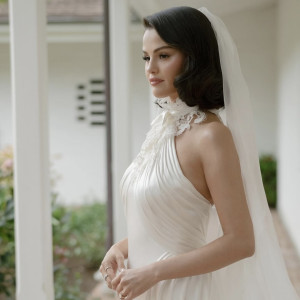 Wedding inspiration: роздивляємося чарівний весільний beauty-образ Селени Гомес