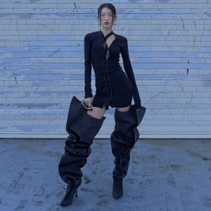 Взуття, що дивує: неочікувані пари, які обирають фешіоніста для екстравагантних луків