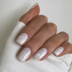 Замість нюду: актуальні ідеї манікюру, які варто приміряти наприкінці 2025 року