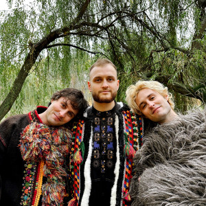 Додали рок-н-рольного звучання: гурт Ziferblat презентував римейк легендарного хіта Назарія Яремчука «Незрівнянний світ краси»