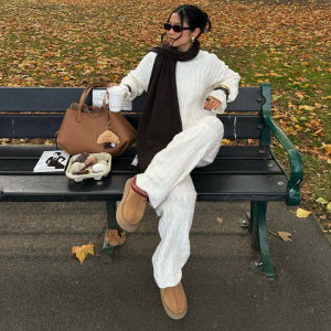 4 види модних штанів, щоб почуватися комфортно в холодну погоду 