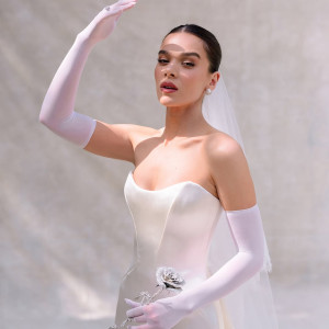 Міллі Боббі Браун, Лілі Коллінз, Періс Гілтон: роздивляємося весільні beauty-образи відомих наречених