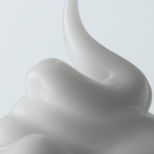 Найкращі креми та лосьйони для тіла без аромату, які підходять чутливій шкірі 