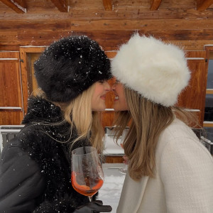 Цей головний убір заполонив соцмережі та став новим мікротрендом сезону Цей головний убір заполонив соцмережі та став новим мікротрендом сезону