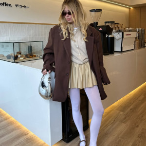 Perfect match: ідеї стильних комбінацій теплого трикотажу та спідниць