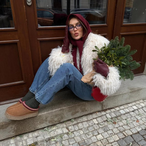 Такий теплий аксесуар, що поєднує головний убір та шарф, уже обожнюють фешіоніста