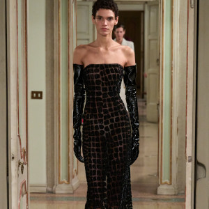 Найтрендовіші сукні прямо з показів для твоїх святкових луків