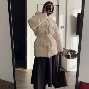 6 стильних способів носити пуховики цього сезону