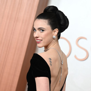 5 найкращих образів Марґарет Кволлі на червоних хідниках у 2025 році 