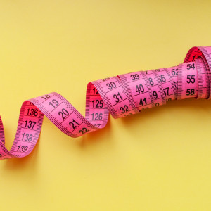 У чому небезпека тренду на ультравузьку талію — пояснює лікар-пластичний хірург