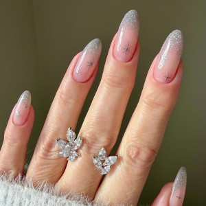 Трендові ідеї манікюру з блискітками на зиму 2026 року