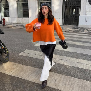 За допомогою цієї простої комбінації модниці завжди мають довершені луки зі светрами