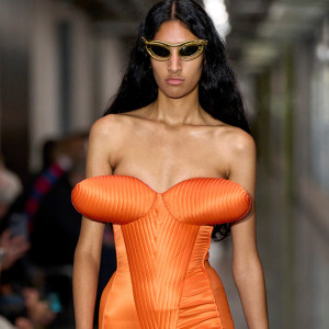 Найяскравіший тренд сезону: цей насичений колір з кожним днем набирає все більше популярності 