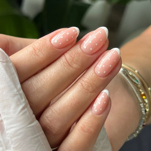 Актуальні варіанти манікюру з зимовим настроєм, які варто приміряти в цьому сезоні