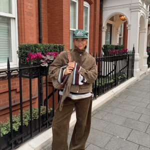 Трендова і тепла альтернатива джинсам, яка потрібна тобі взимку 2026 року