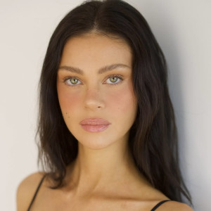 Просто й ефектно: як зробити макіяж у стилі Ніколи Пельтц-Бекхем