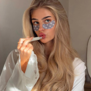 Як відновити й захистити шкіру губ у морози 