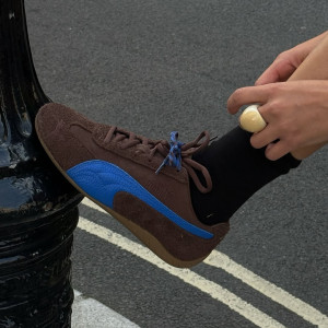 Виглядають на мільйон: кросівки цього кольору стануть головним хітом 2026 року