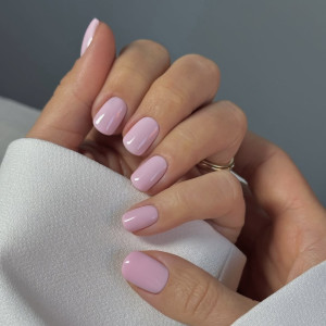 Які відтінки нюдового манікюру найактуальніші взимку 2026 року