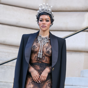 Теяна Тейлор, Демі Мур та інші: найстильніші образи гостей шоу Schiaparelli на Тижні високої моди в Парижі 