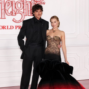 Кутюрна сукня Schiaparelli та прикраса Елізабет Тейлор: розкішний образ Марго Роббі на прем’єрі фільму «Буремний перевал»