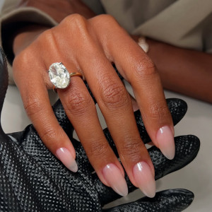 French gloss nails: як виглядає найсвіжіша версія французького манікюру, з яким ти захочеш зустріти весну