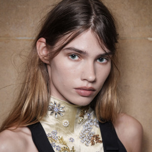 «Невидимі» втручання: чому тренд на «природну» красу часто означає ще більше beauty-процедур і пластичних операцій 