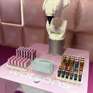 Від K-beauty до роботів: інновації від Watsons на Ukrainian Fashion Week