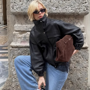 Цей чубчик ідеально пасує стрижці боб і робить волосся візуально об’ємнішим