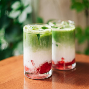 Краще, ніж у кав’ярні: 3 вау-рецепти напоїв з матчею, які ти можеш приготувати вдома