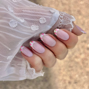 Найкрасивіші ідеї квіткового манікюру на весну 2026 року 