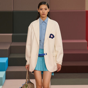 12 подіумних образів зі спідницями, які ти захочеш приміряти у квітні