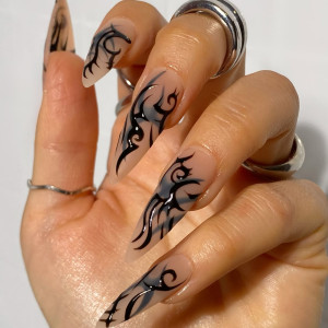 Tattoo nails — ефектний манікюр, який буде оригінальним акцентом твого образу 