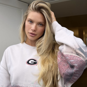 Ця стрижка у стилі Дженніфер Еністон у 90-х знову на піку популярності у 2026 році