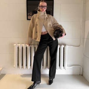 Модні брюки на щодень: як обрати й із чим поєднувати навесні 2026 року