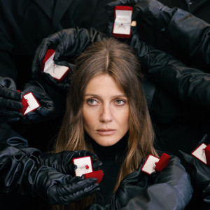 Весняна прем'єра: дивимося кліп на новий трек KOLA «Каблучка»