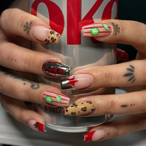 Diet Coke nails — тренд манікюру, який втамує твою спрагу за свіжим дизайном