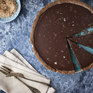 Шоколадний тарт за 20 хвилин: рецепт від французького шефа Сіріла Ліньяка