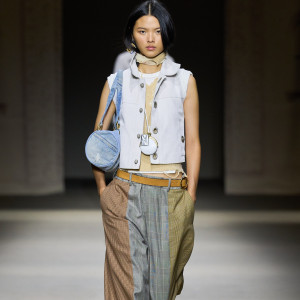 Добірка натхнення: 15 модних образів з базовими штанами, які варто приміряти цієї весни