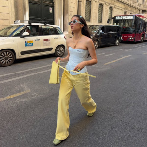 Неочікувані кольори джинсів, що зроблять твій весняний гардероб цікавішим