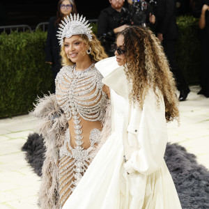 14-річна донька Бейонсе і Jay-Z Блу Айві дебютувала на Met Gala разом із батьками