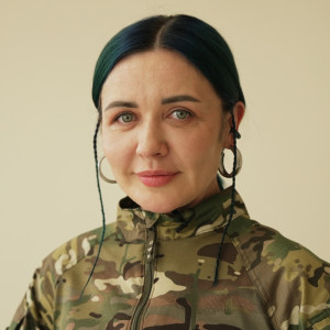 «Такі проєкти показують, що ми не самі»: військова фотографка Ірина iSky — про службу, жіночу форму та силу підтримки